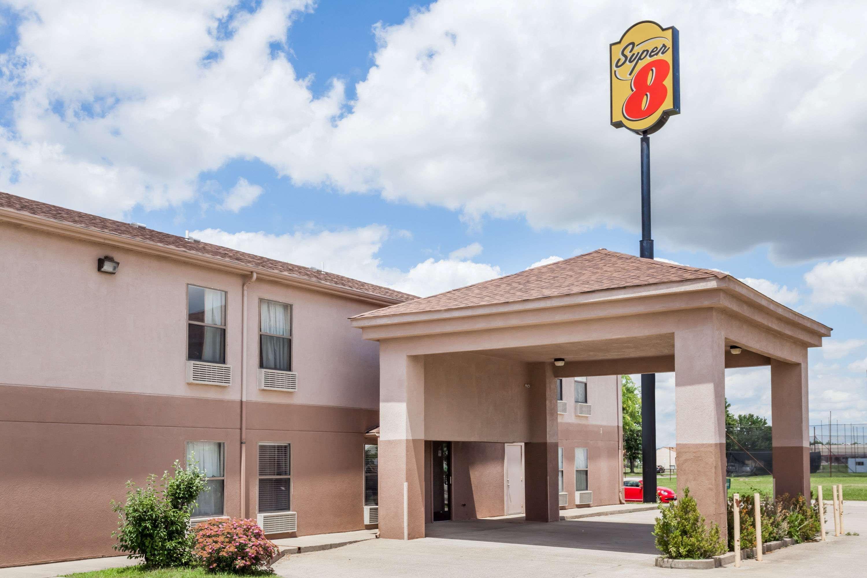 Hotel Super 8 By Wyndham Harrisburg Esterno foto