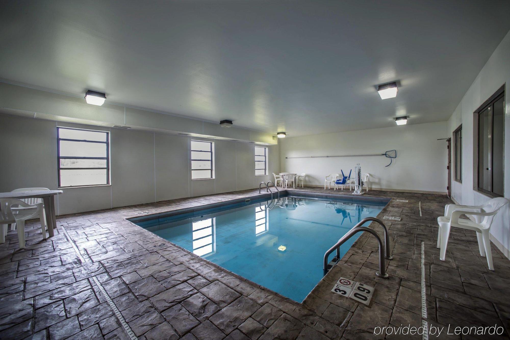 Hotel Super 8 By Wyndham Harrisburg Esterno foto