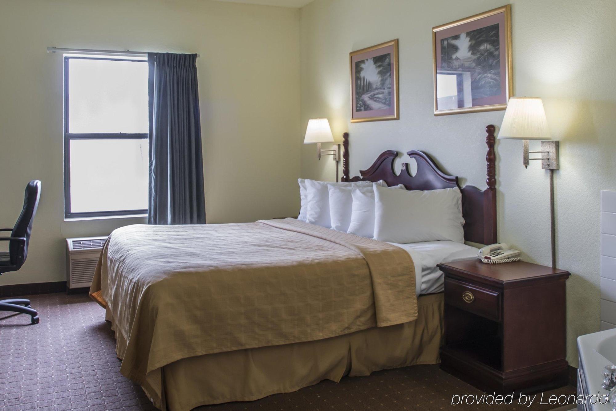 Hotel Super 8 By Wyndham Harrisburg Esterno foto