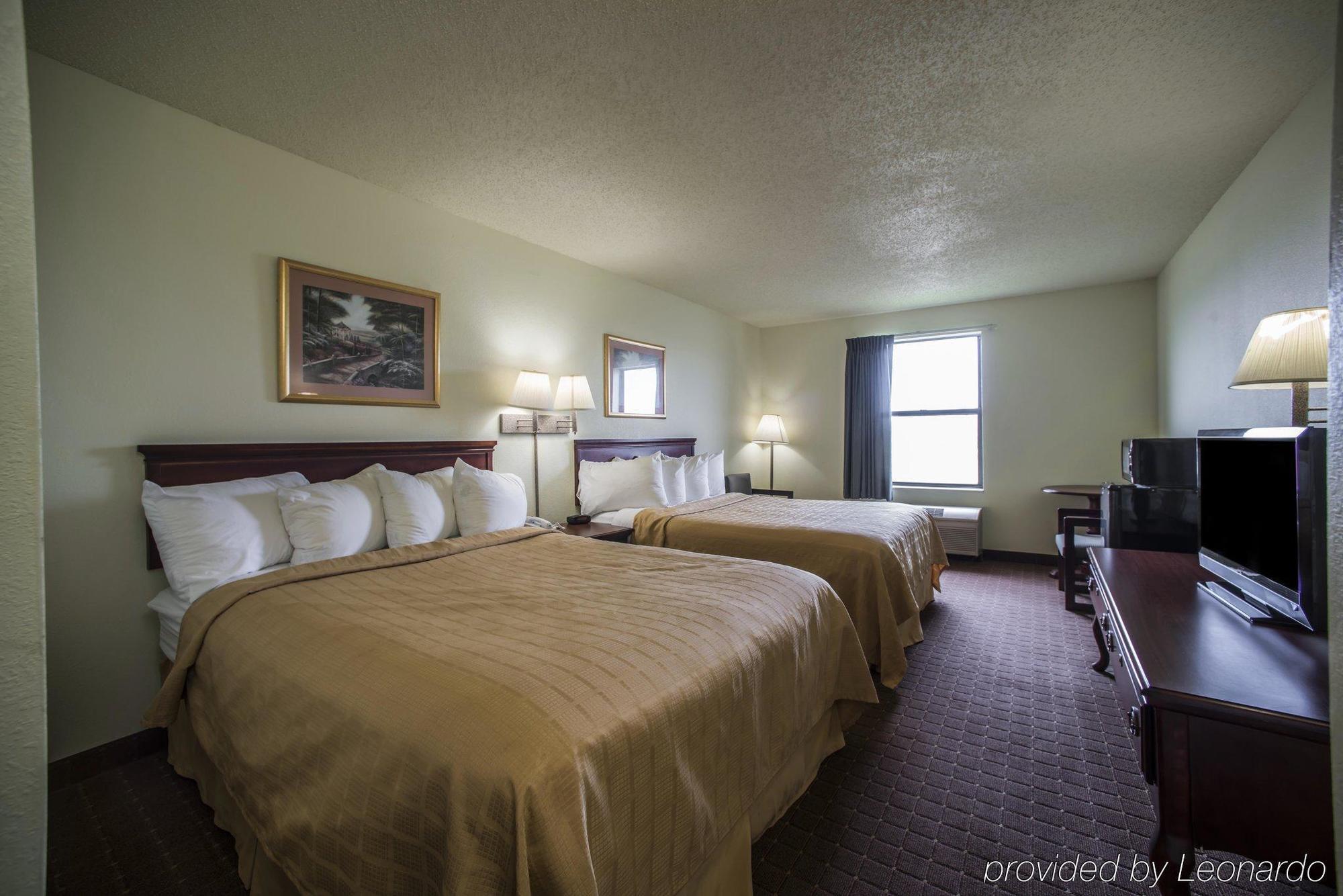 Hotel Super 8 By Wyndham Harrisburg Esterno foto