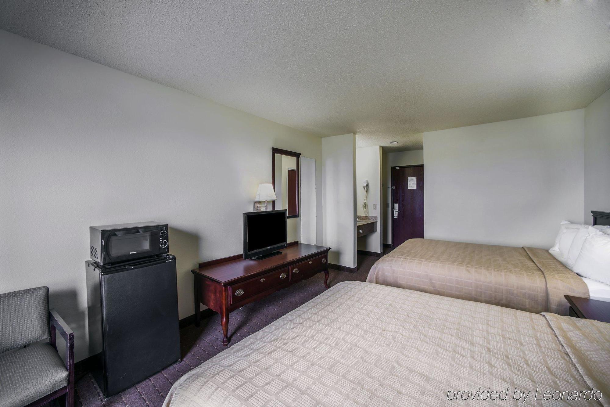 Hotel Super 8 By Wyndham Harrisburg Esterno foto