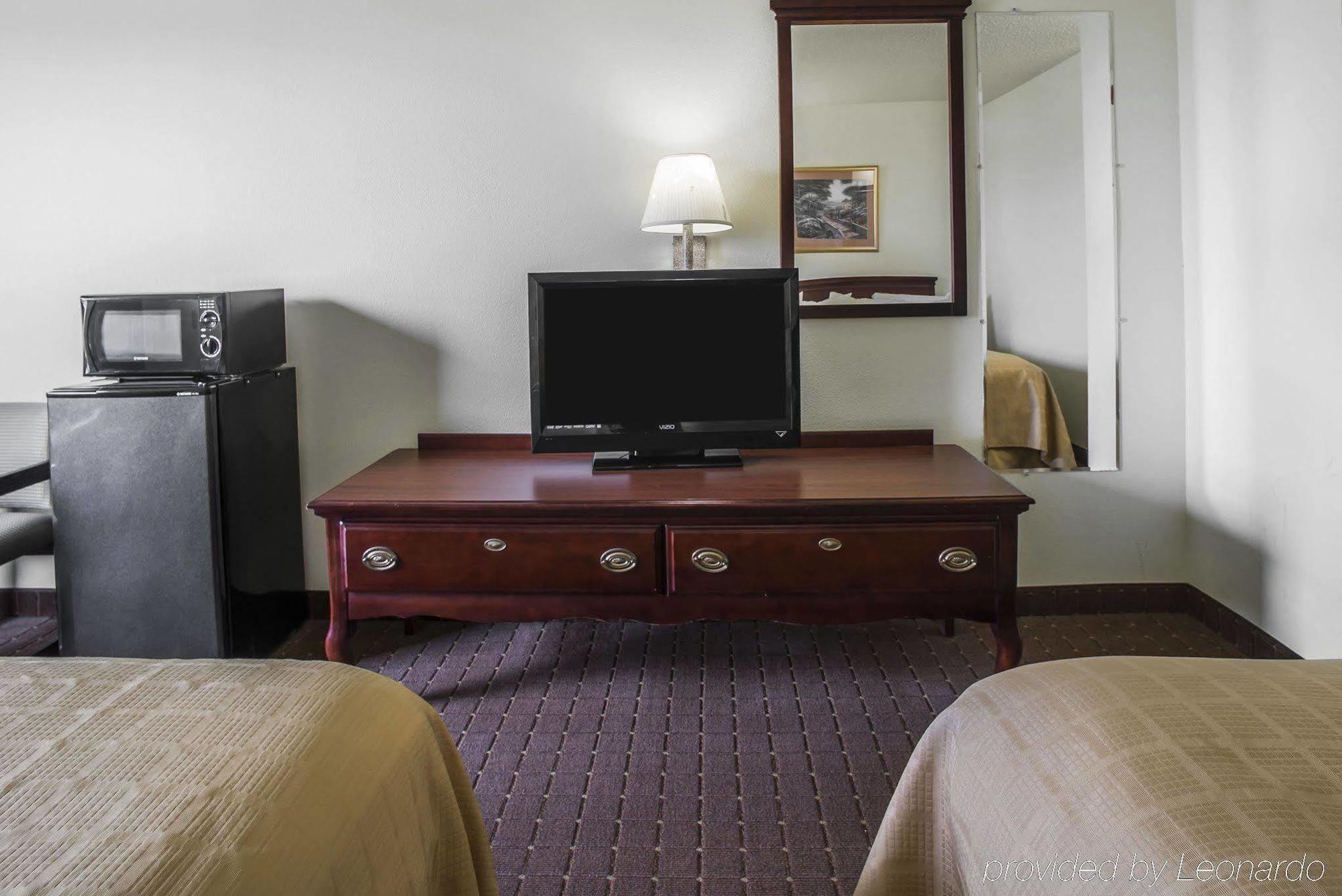 Hotel Super 8 By Wyndham Harrisburg Esterno foto