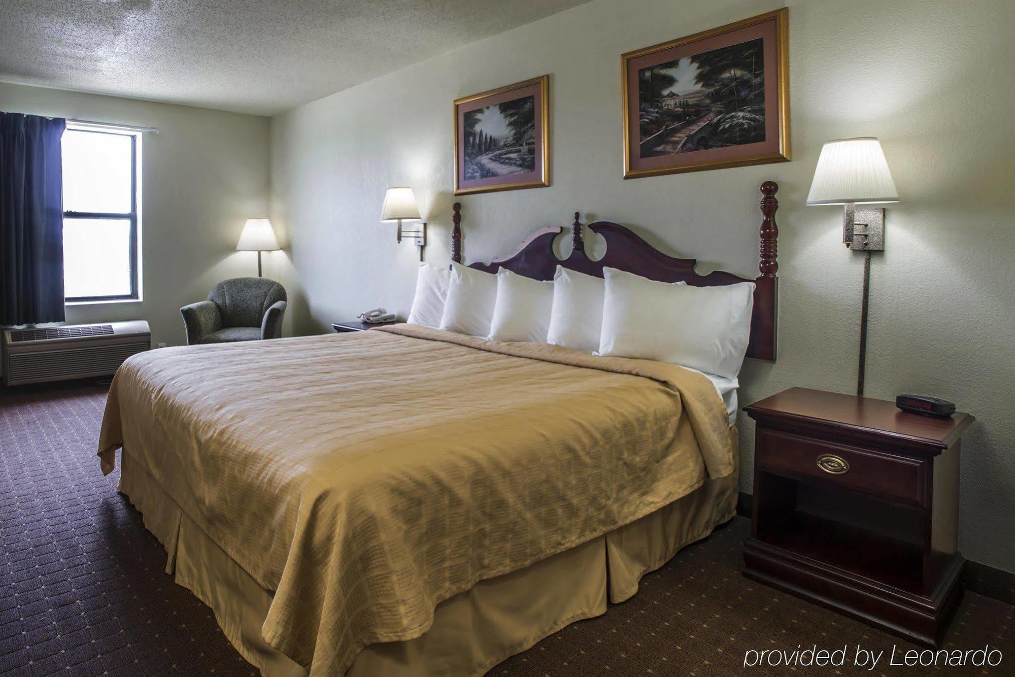 Hotel Super 8 By Wyndham Harrisburg Esterno foto