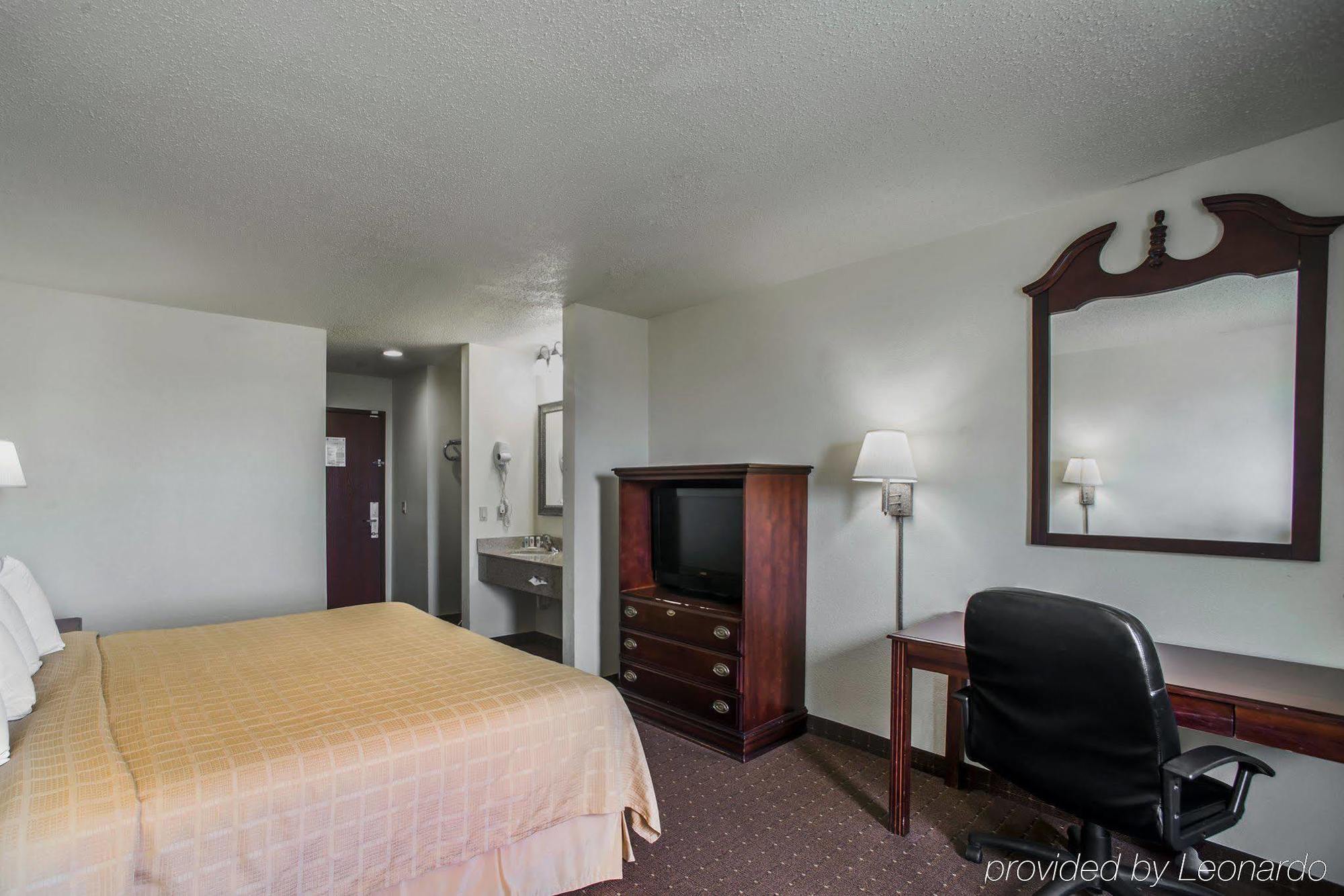 Hotel Super 8 By Wyndham Harrisburg Esterno foto