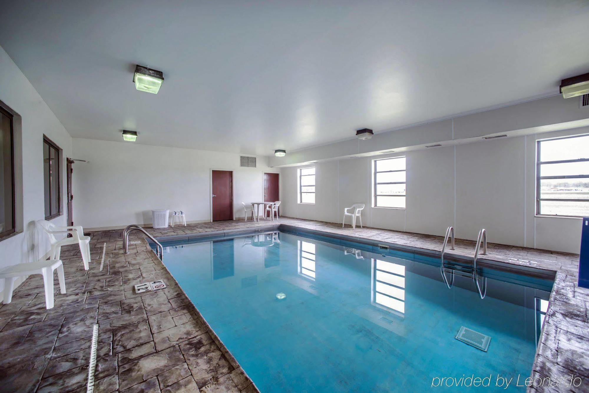 Hotel Super 8 By Wyndham Harrisburg Esterno foto